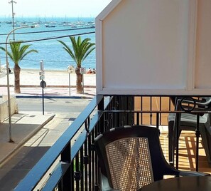 Deluxe-Dreibettzimmer, Terrasse, Meerblick | Balkon