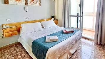 Standard Double Room | Minibar, individually decorated, individually furnished, desk