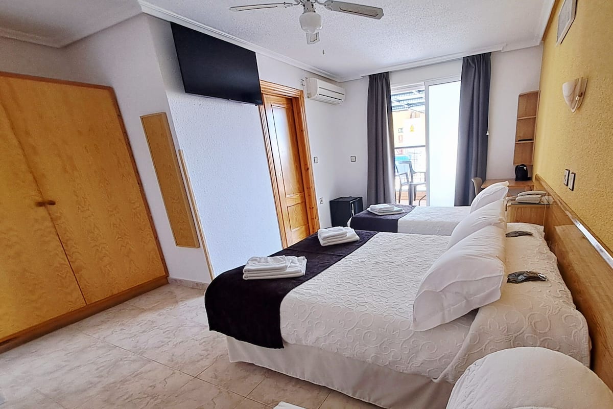 Minibar, individually decorated, individually furnished, desk