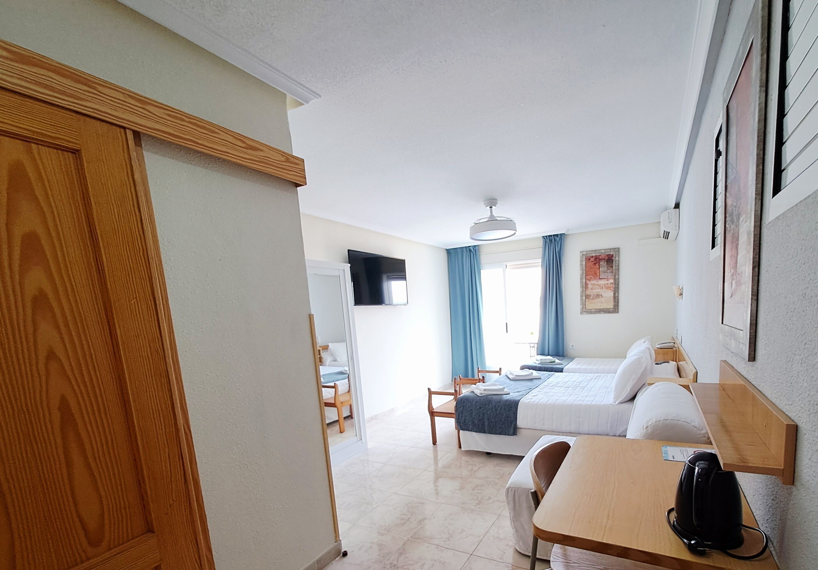 Minibar, individually decorated, individually furnished, desk