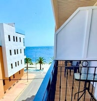 Minibar, escritorio, espacio para trabajar con un portátil