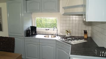 Hackfort 4 | Private kitchen | Stovetop, coffee/tea maker, electric kettle, cookware/dishes/utensils