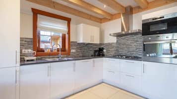 Boekhorst l'etage 10 | Private kitchen | Microwave, stovetop, coffee/tea maker, cookware/dishes/utensils