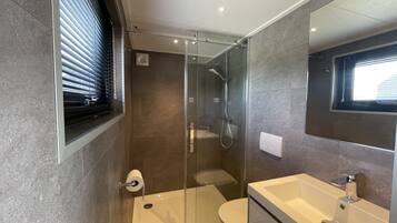Tiny House Plus 4 | Baño | Regadera