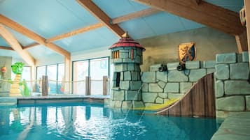 Indoor pool, sun loungers