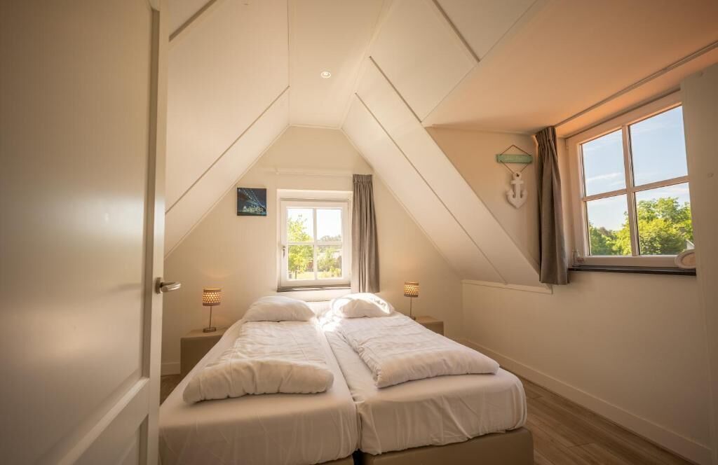 Individually decorated, individually furnished, free WiFi, bed sheets