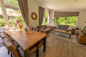 Pavilion 6 | Oppholdsområde | TV