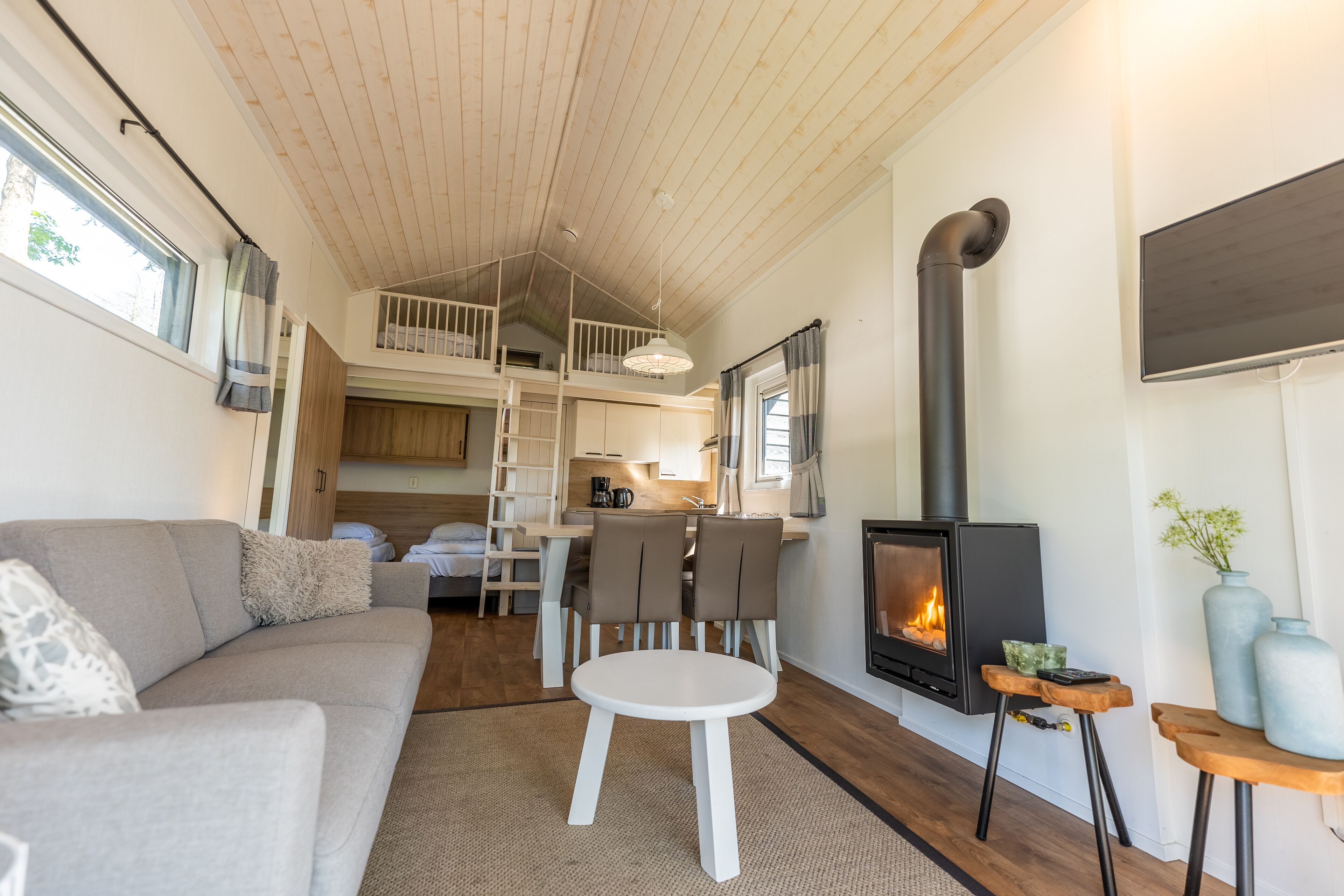 Tiny House 4 | リビング エリア | テレビ