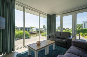 Pavilion Waterfront 4 | Living area - EuroParcs Veluwemeer (Nunspeet)