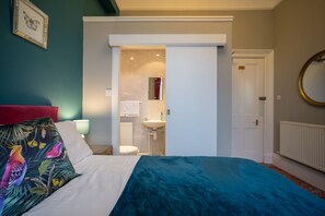 Double Room, Ensuite | Iron/ironing board, free WiFi, bed sheets
