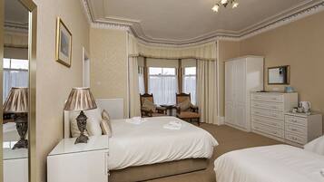 Chambre Familiale, salle de bains attenante