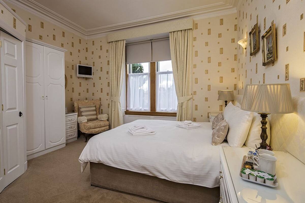 Chambre Double, salle de bains attenante