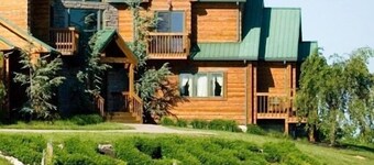Elk Creek Lodging