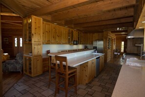 Interior entrance - Elk Creek Lodging (Owenton)