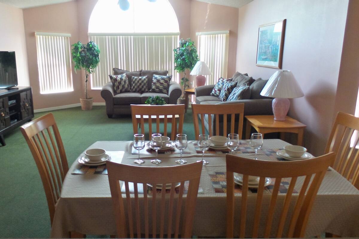 Traditional Condo, 3 Bedrooms | Living area | Flat-screen TV