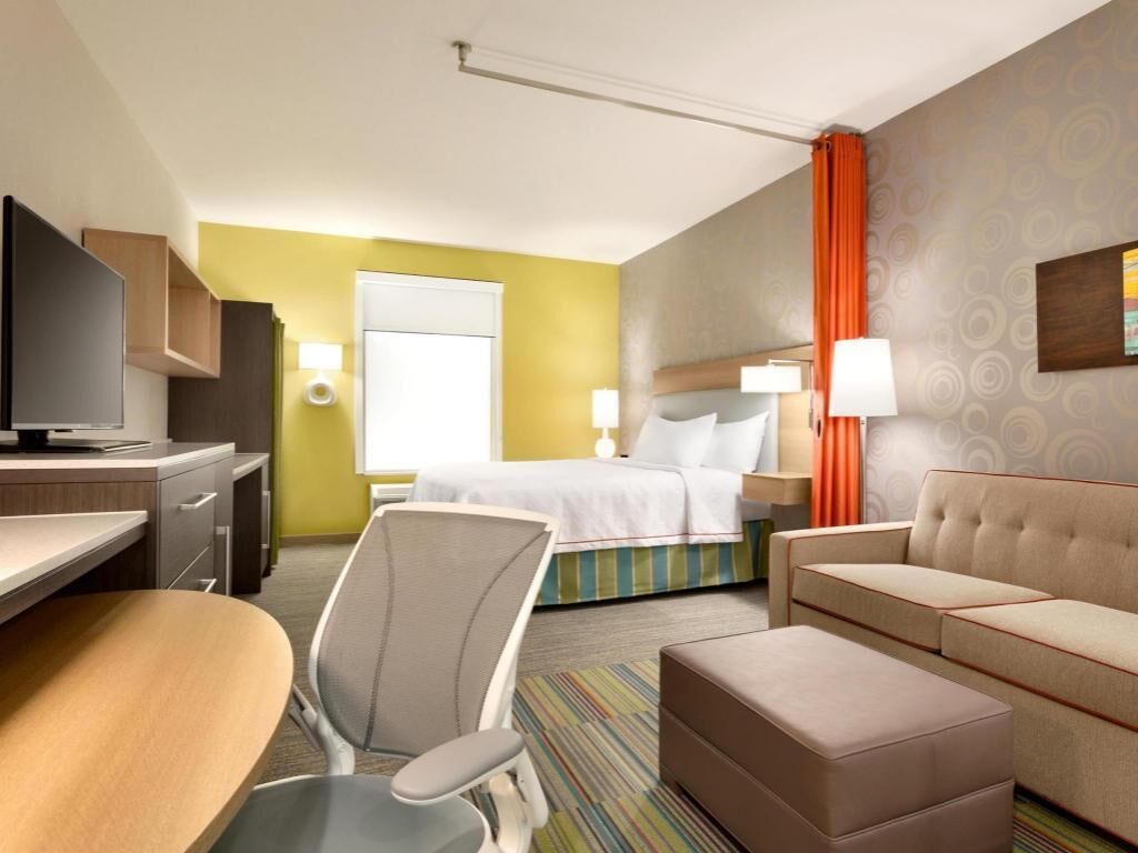 Premium bedding, in-room safe, desk, laptop workspace