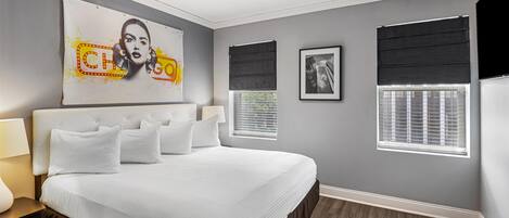 Standard Room, 1 King Bed, Non Smoking, Refrigerator & Microwave | Premium bedding, down comforters, in-room safe, desk
