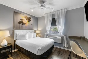 Quarto standard, 1 cama de casal, para não fumantes, geladeira e micro-ondas | Roupas de cama premium, edredons de pluma, cofres nos quartos