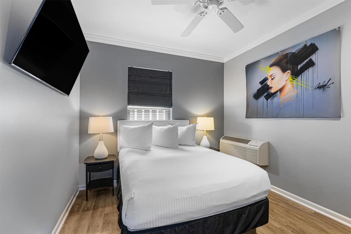 Quarto standard, 1 cama de casal, para não fumantes, geladeira e micro-ondas | Roupas de cama premium, edredons de pluma, cofres nos quartos
