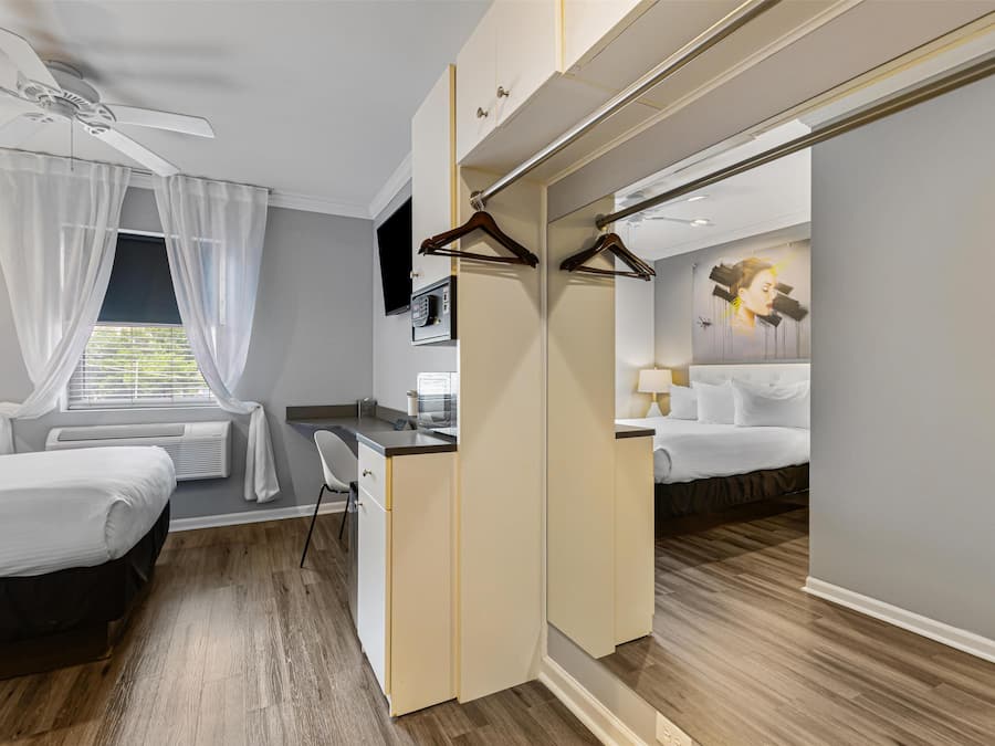 Standard Room, 1 Double Bed, Non Smoking, Refrigerator & Microwave | Premium bedding, down comforters, in-room safe, desk