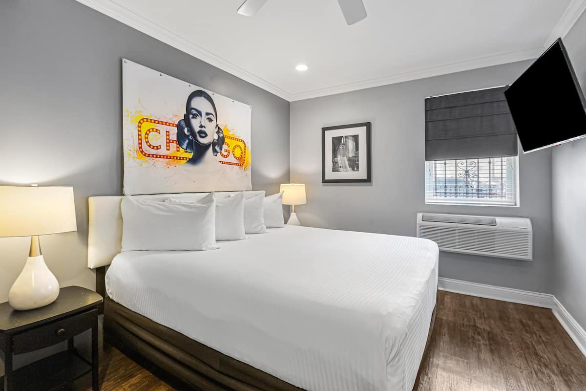 Quarto standard, 1 cama de casal, acessível, para não fumantes | Roupas de cama premium, edredons de pluma, cofres nos quartos