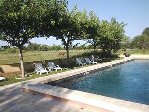 Seasonal outdoor pool - Mas Petit Fourchon (Arles)