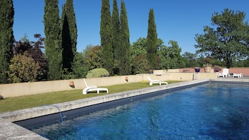 Piscine extérieure (ouverte en saison)