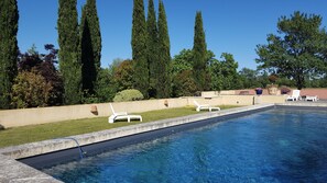 Seasonal outdoor pool - Mas Petit Fourchon (Arles)