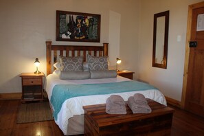 LUXURY ROOM 02 (IN MAIN HOUSE) | Individuell dekoriert, individuell eingerichtet, WLAN, Rollstuhlgeeignet