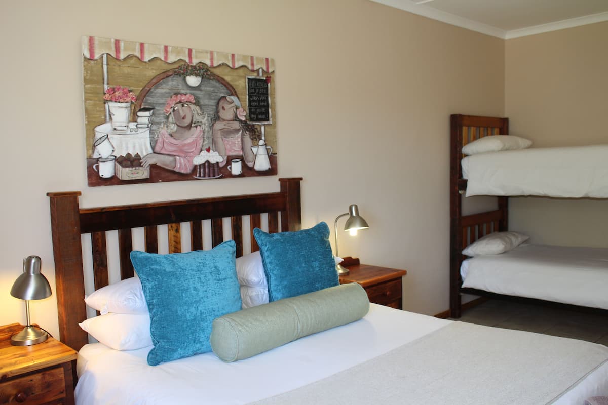LUXURY ROOM 25 | Individually decorated, individually furnished, WiFi, wheelchair access
