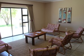 LUXURY ROOM 26  | Wohnbereich | Fernseher