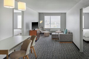 32-inch Smart TV with satellite channels, TV, Netflix