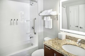 Studio, 1 King Bed with Sofa bed | Bathroom