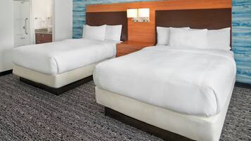 Estudio, 2 camas Queen size, vista a la ciudad | Ropa de cama de alta calidad y camas con pillow-top