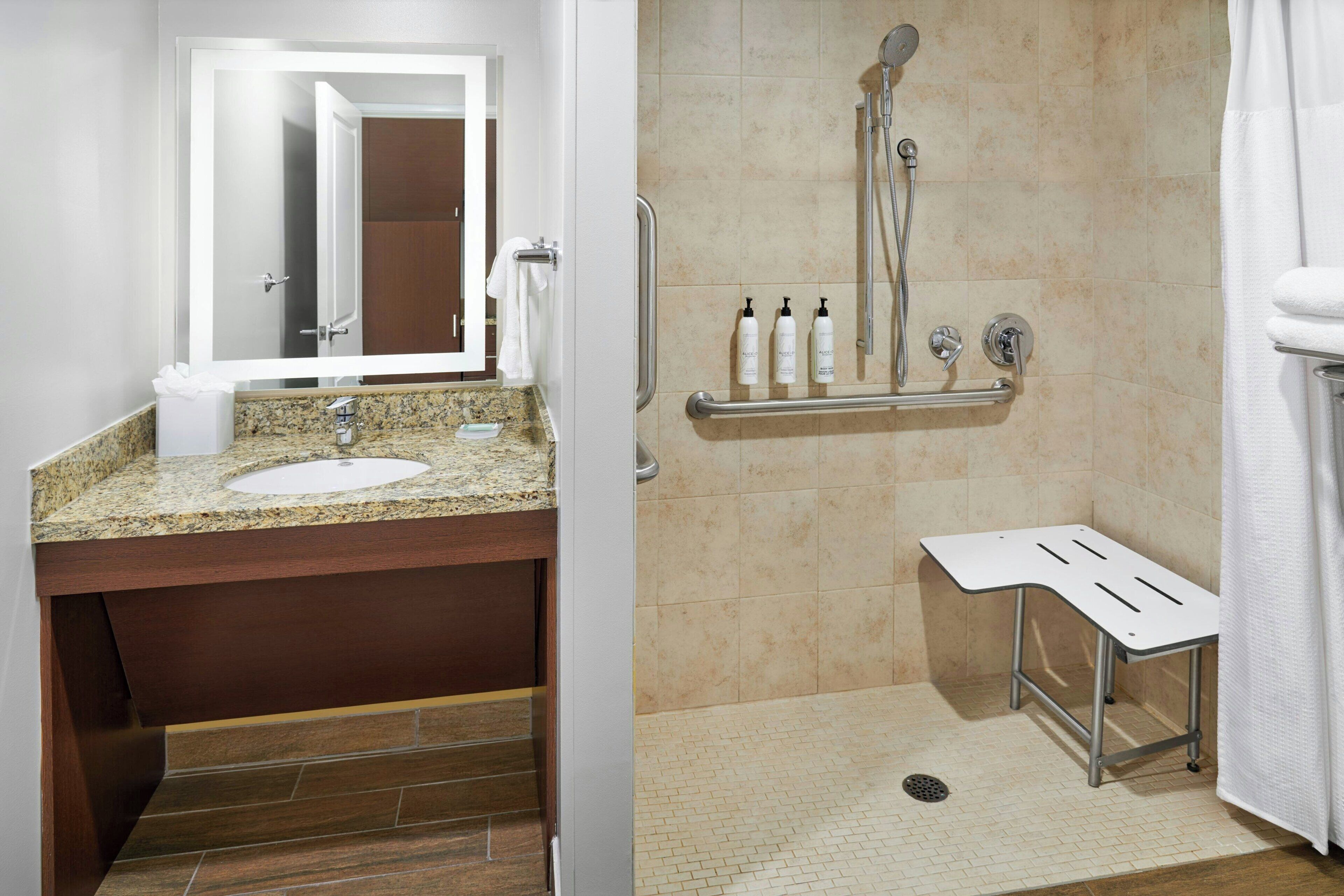 studio, 2 queen beds, city view | bathroom | combined shower/bathtub, designer toiletries, hair dryer, towels