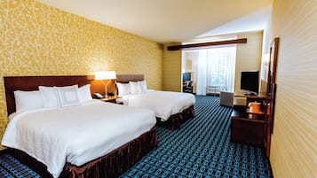 Luxe beddengoed, een kluis op de kamer, een bureau, een laptopwerkplek