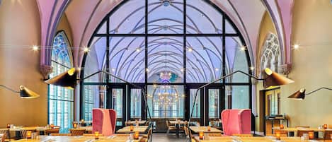 Päivittäinen buffetaamiainen (25 EUR per henkilö)