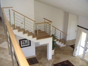 Rumah Standar | Setrika/meja setrika dan seprai linen