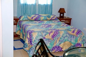 Chambre Standard, 1 lit double, coin cuisine, vue colline