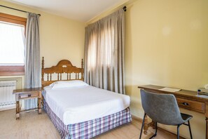 Standard Triple Room | View from room - abba Ordino Babot hotel (Ordino)