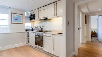 1 غرفة نوم وخزنة داخل الغرفة وطراز فريد لكل وحدة ومكتب