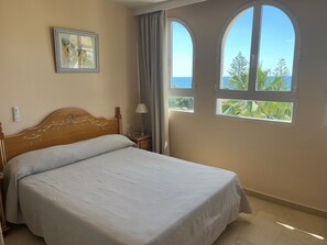 Két bảo mật tại phòng, bàn ủi/dụng cụ ủi quần áo 