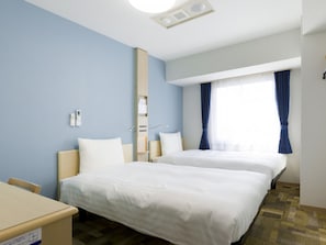 Desk, laptop workspace, free WiFi, bed sheets - Toyoko Inn Nagoya-eki Sakuradori Shinkan (Nagoya)
