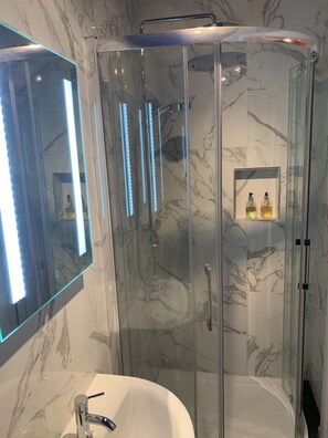 Economy Single Room, Ensuite | Wi-fi 