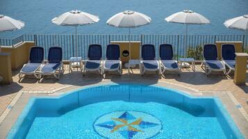 3 outdoor pools, pool umbrellas, pool loungers