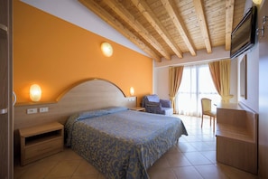 In-room safe, free WiFi, bed sheets
