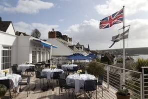 Breakfast, lunch, dinner served; British cuisine