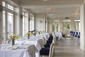 Daily full breakfast (GBP 25 per person)