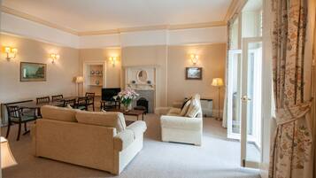 Apartamento superior, acessível, suíte (Hawkins (2 Bedrooms)) | Lounge