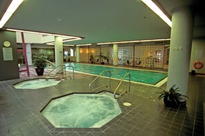 Indoor spa tub